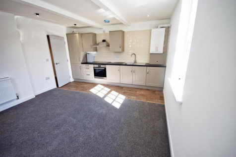 flat 1 birmingham road living kitchen.png