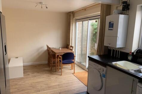 (3) 135 Lounge_diner.jpg