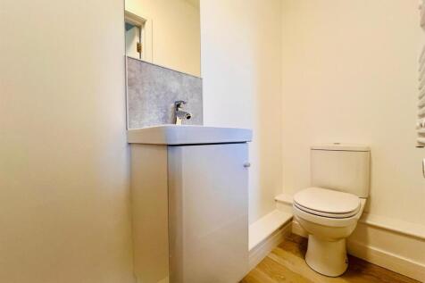 Room 5 ensuite.jpeg