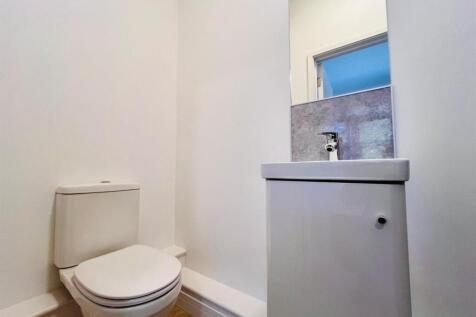 Room 9 ensuite1.jpeg