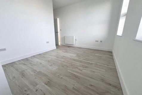 Bedroom1...jpg