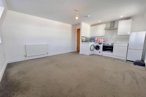 Lounge and kitchen1.jpeg