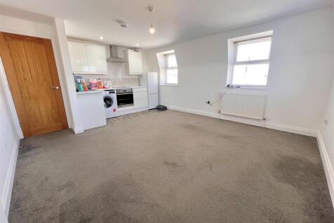 Lounge and kitchen.jpeg