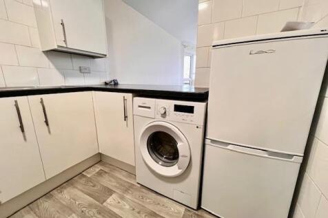 Kitchen2.jpg