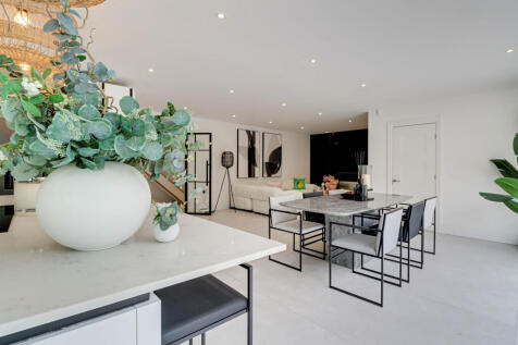 Kitchen/Family/Diner
