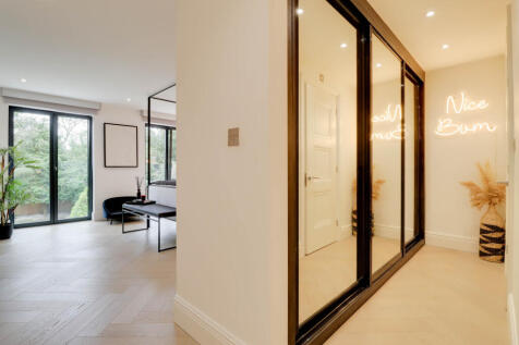 Bedroom/Dressing Area