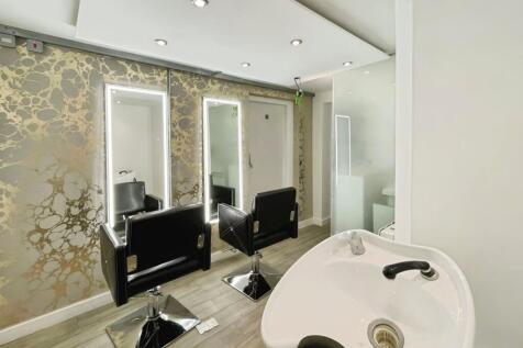 Salon Room