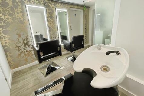 Salon Room