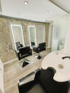 Salon Room