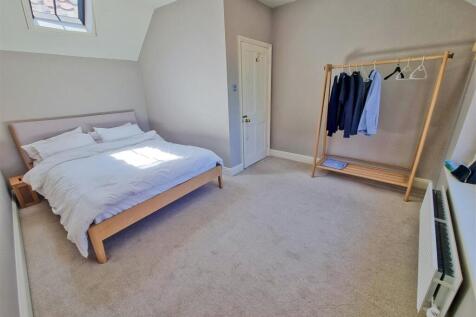 Bedroom 1.jpg
