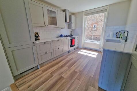 Kitchen 1.jpg
