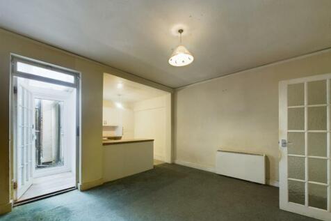 CAM02546G0-PR0239-STILL003.jpg
