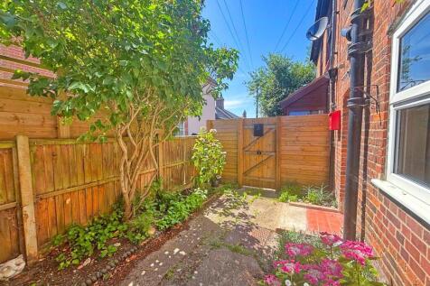 Front Ivy Cottages.jpg