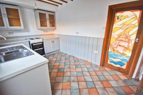 Kitchen 1.jpg
