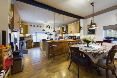 Dining/Kitchen