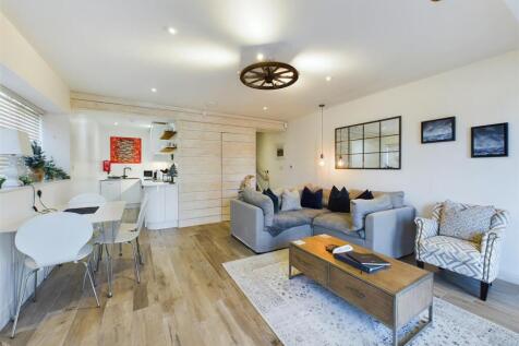 Living/Dining Area