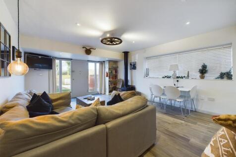 Living/Dining Area