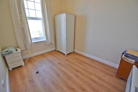 Bedroom 1.jpg