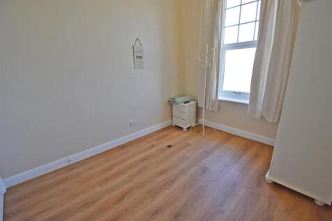 Bedroom 1.1.jpg