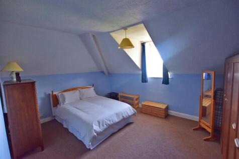 Bedroom Pic2.jpg