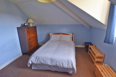 Bedroom Pic3.jpg