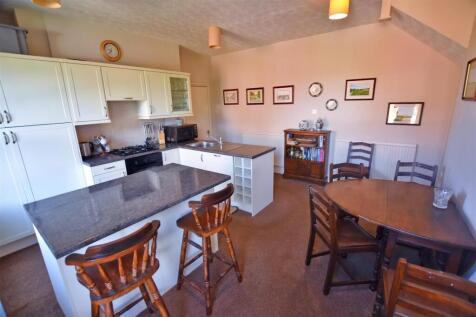 Kitchen 2.jpg