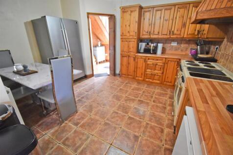 Kitchen 1.jpg