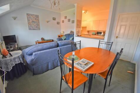 Lounge 1.jpg