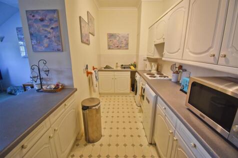 Kitchen 1.jpg