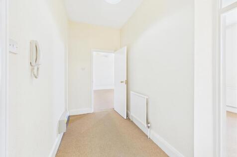 CAM04116G0-PR0172-STILL030.jpg