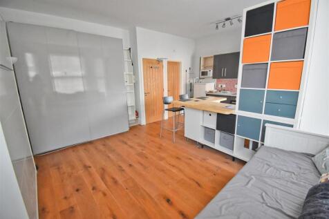 Lounge 5.jpg