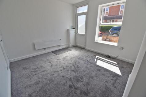 Lounge 1.jpg