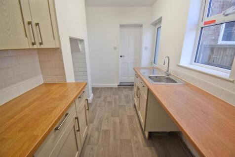 Kitchen 2.jpg