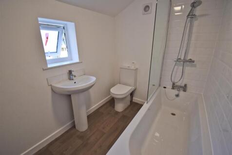 Bathroom 1.jpg