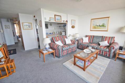 Lounge 3.jpg