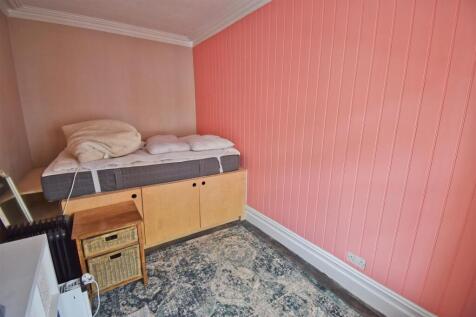 Bedroom 1.jpg