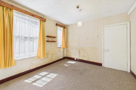CAM04116G0-PR0199-STILL017.jpg