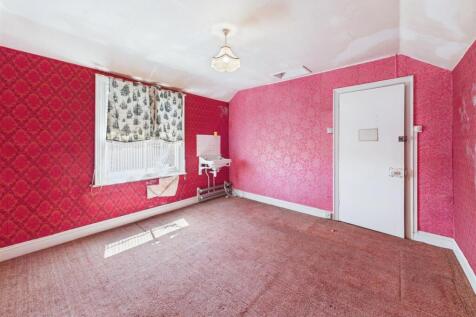 CAM04116G0-PR0199-STILL079.jpg