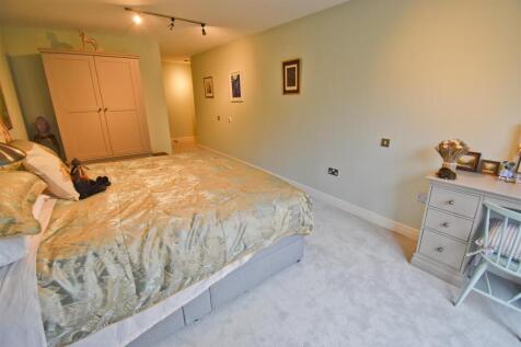 Bedroom 1.2.jpg