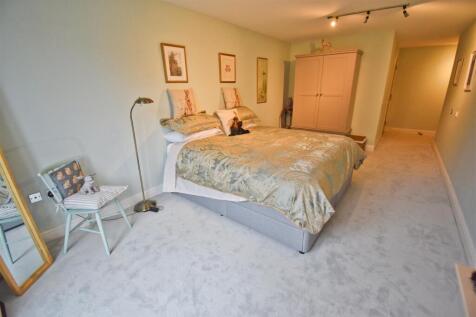 Bedroom 1.3.jpg