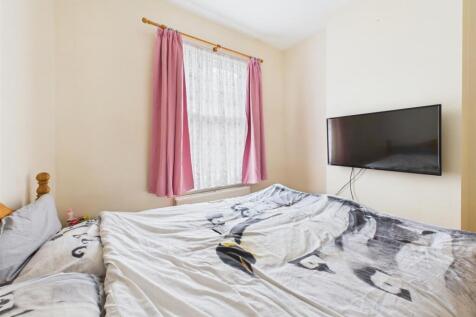 CAM04116G0-PR0188-STILL015.jpg