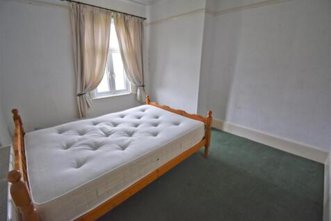 Bedroom 1.jpg