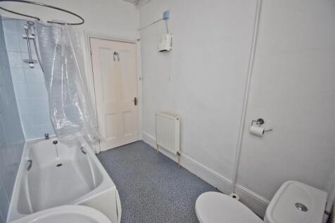 Bathroom 1.jpg