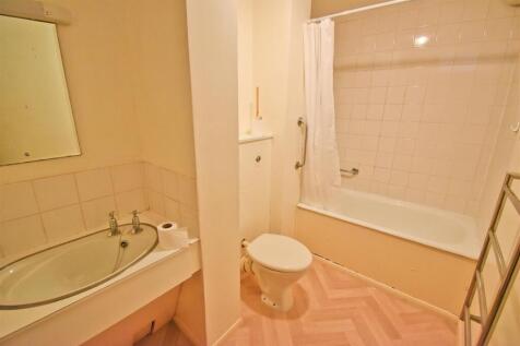 Bathroom.jpg