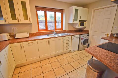 Kitchen 2.jpg