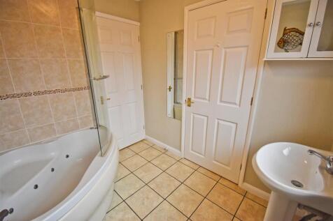 Bathroom 1.jpg