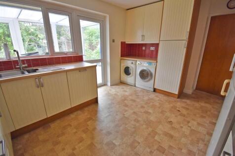 Kitchen 2.jpg