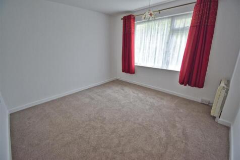 Bedroom 1.jpg