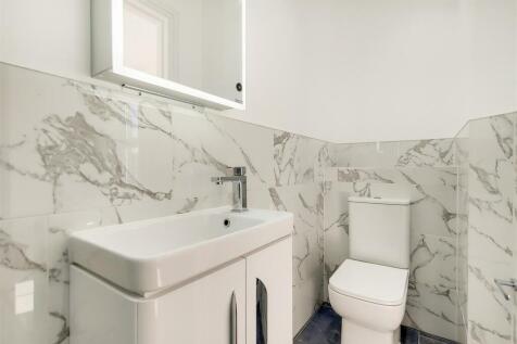 9_Main Ensuite-1.jpg