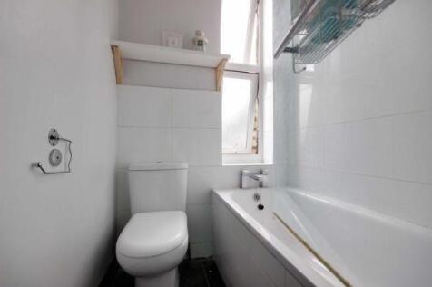 Flat 1 Mare Street Bathroom.jpg